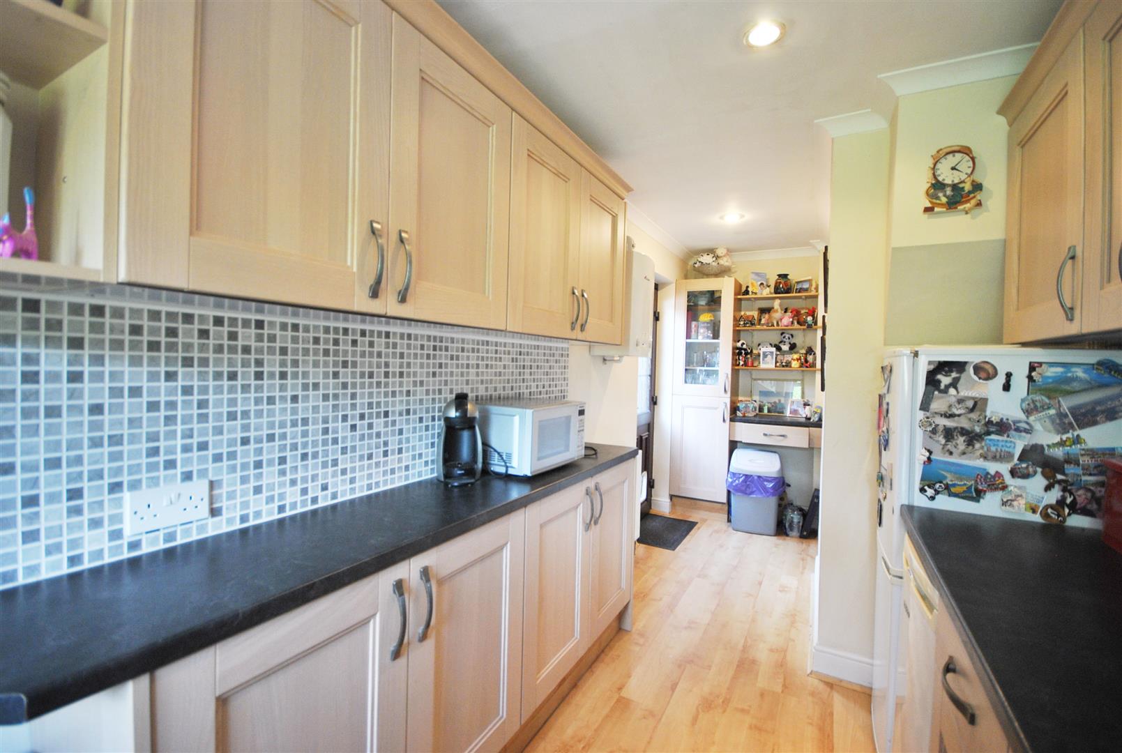 3 Bedrooms, Bungalow - Semi Detached